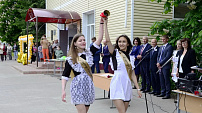 Александр Блошкин поздравил учащихся Новоаннинской средней школы с завершением учебного года