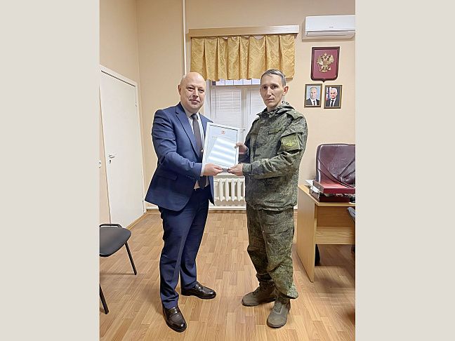 Олег Дмитриев поздравил военнослужащих с наступающим Новым годом