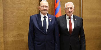 Юрий Стадник награжден почетным знаком за вклад в развитие парламентаризма