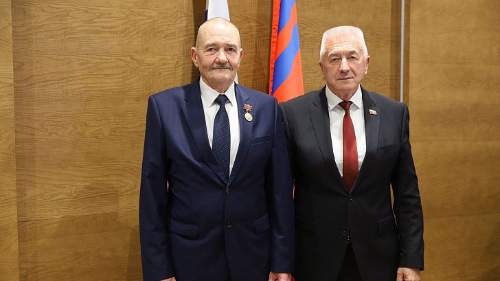 Юрий Стадник награжден почетным знаком за вклад в развитие парламентаризма