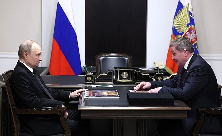 Владимир Путин провел рабочую встречу с Андреем Бочаровым