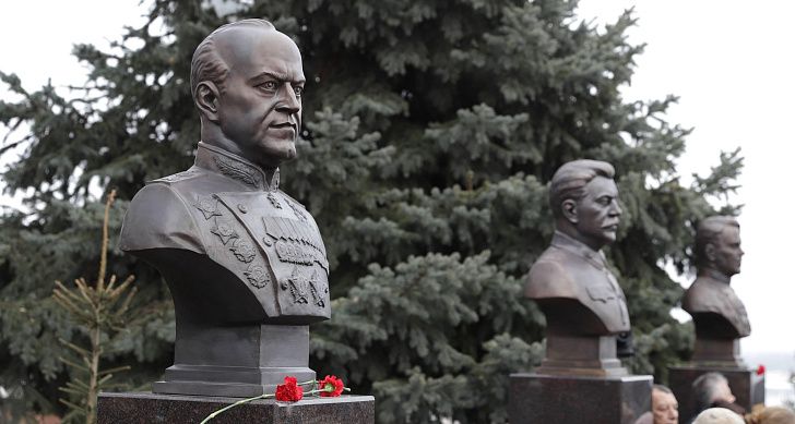 В Сталинграде установлены бюсты Сталина, Жукова и Василевского