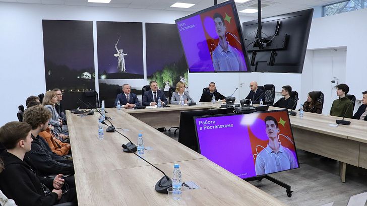 Региональные парламентарии провели встречу с будущими специалистами в ИТ-сфере