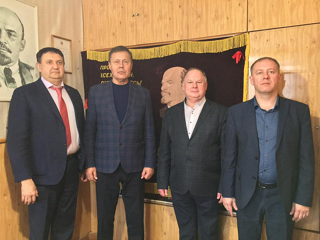 Депутаты-коммунисты Николай Арефьев и Валерий Могильный провели встречу с жителями Волгограда