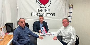 Евгений Кареликов провел встречу с активом Партии пенсионеров из Камышинского района