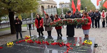 Депутаты фракции КПРФ Волгоградской областной Думы отметили 104-ю годовщину Ленинского комсомола