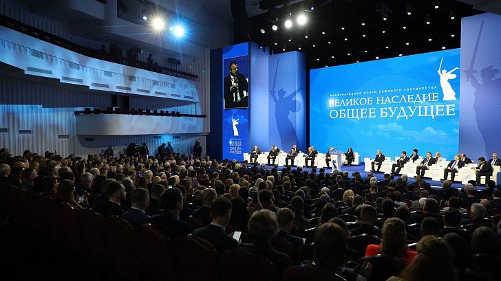 В Волгограде прошло пленарное заседание Международного форума «Великое наследие – общее будущее»