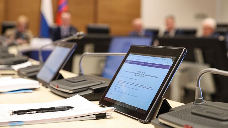 Волгоградским матерям-героиням и супругам участников СВО предоставят дополнительные льготы при получении медпомощи