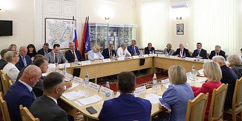В облдуме обсудили меры поддержки старшего поколения