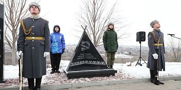 Подвиг бессмертен: в Волгограде установлен памятник ямальским защитникам Сталинграда