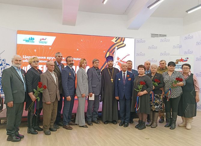 В Волгограде вручили медали общественного признания «Отец солдата»
