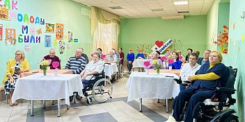 Партия пенсионеров поздравила волгоградцев серебряного возраста с Международным днем пожилых людей