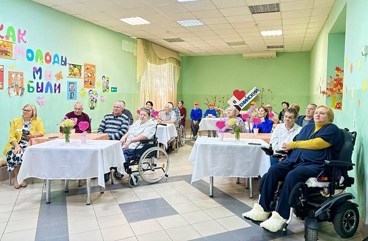 Партия пенсионеров поздравила волгоградцев серебряного возраста с Международным днем пожилых людей