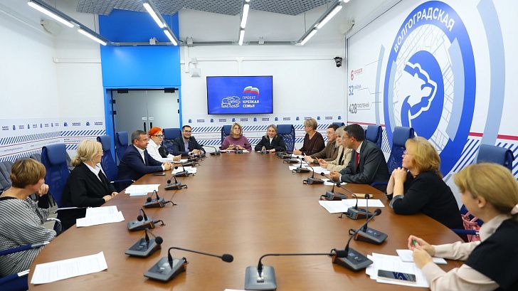 Депутаты обсудили реализацию проекта «Крепкая Семья»