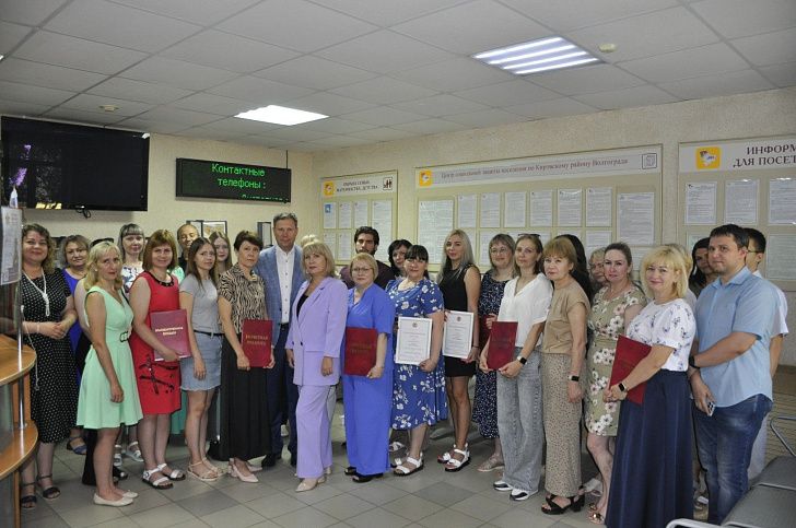 В Кировском районе чествовали сотрудников Центра социальной защиты населения 