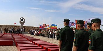 В Россошках прошло торжественное перезахоронение останков павших защитников Сталинграда