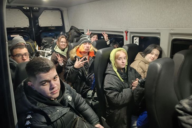 Волгоградские волонтеры «Единой России» отправились на ликвидацию последствий разлива мазута на побережье Чёрного моря