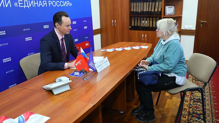 Владимир Шкарин провел прием граждан по вопросам здравоохранения