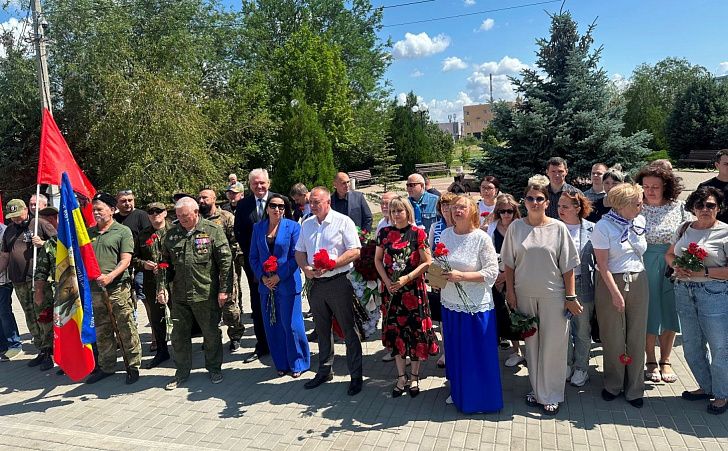 В Волжском прошел митинг, посвященный Дню ветерана боевых действий