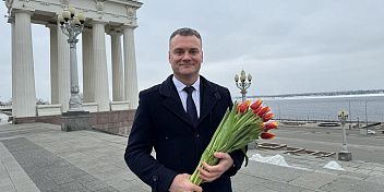 Поздравление Евгения Кареликова с Международным женским днем