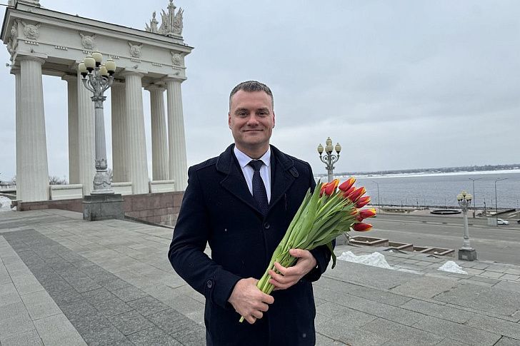 Поздравление Евгения Кареликова с Международным женским днем