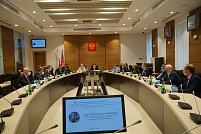 Представители власти и общественности обсуждают меры поддержки экономики и социальной сферы