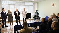 Региональные парламентарии посетили военный госпиталь