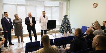 Региональные парламентарии посетили военный госпиталь