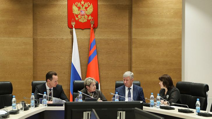 В облдуме обсуждают дополнительные меры по развитию здравоохранения