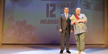 В Волгограде наградили медицинских сестер и фельдшеров