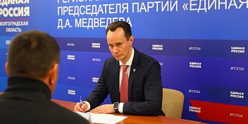 Владимир Шкарин провел прием граждан по вопросам здравоохранения