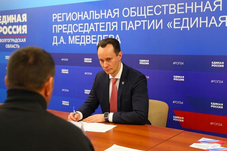 Владимир Шкарин провел прием граждан по вопросам здравоохранения