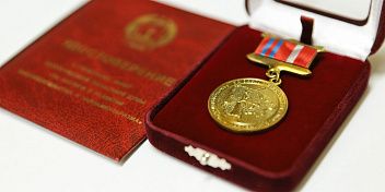 Юрий Стадник удостоен почетного знака Волгоградской области «За заслуги в развитии законодательства и парламентаризма»