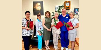Татьяна Бухтина поздравила сотрудников медицинских учреждений города Волжского с профессиональным праздником