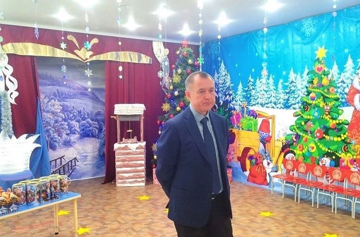 Игорь Романов поздравил юных волгоградцев с наступающим Новым годом
