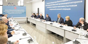 Областной совет ветеранов поддержал инициативу губернатора о передаче бойцам на передовой эскизов памятника участникам СВО 