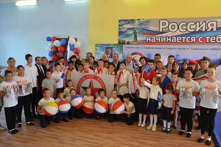 В Приморской средней школе состоялось торжественное открытие нового ковра для занятий самбо