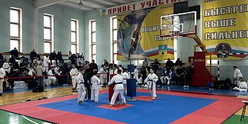 Юные каратисты успешно выступили в Волжском