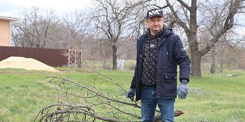 Михаил Струк принял участие в субботнике в Среднеахтубинском районе