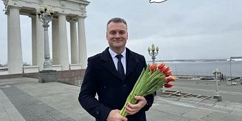 Поздравление Евгения Кареликова с Днем матери