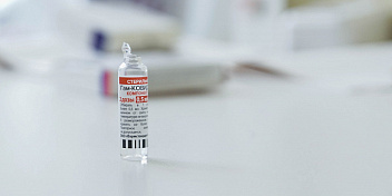 Вакцинация продолжается: медики предупреждают об опасности новой волны пандемии