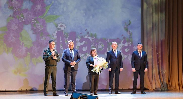 В Волгограде прошло торжественное мероприятие в честь Международного женского дня 