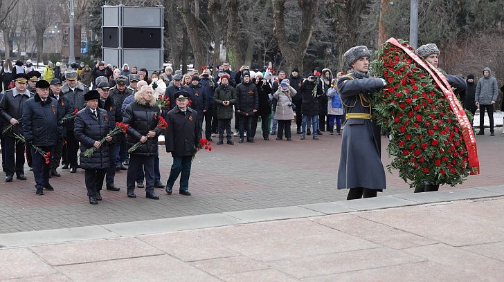 В Волгограде почтили память защитников города-героя