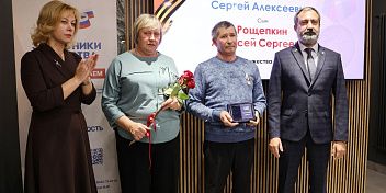 В Волгограде вручили медали общественного признания «Отец солдата»