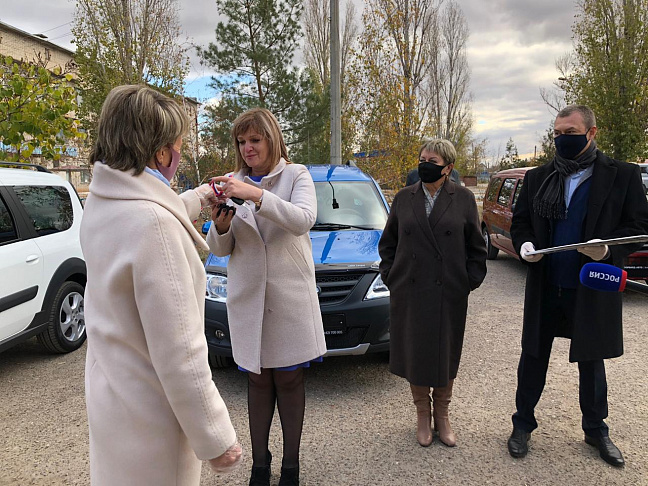Больница Светлоярского района получила новые автомобили