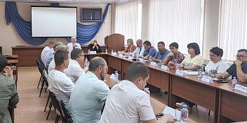 Рабочее совещание с руководителями управляющих организаций прошло в Ворошиловском районе