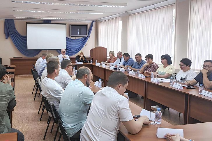 Рабочее совещание с руководителями управляющих организаций прошло в Ворошиловском районе