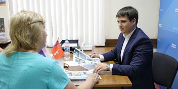 Депутат Волгоградской областной Думы Александр Нелепин провел прием граждан