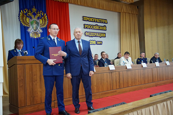 В волгоградском регионе отметили лучших сотрудников прокуратуры