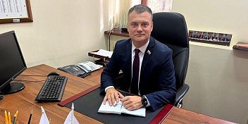 Поздравление руководителя фракции Евгения Кареликова с  Днем народного единства